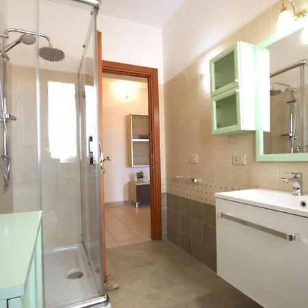 Manuela House Rom